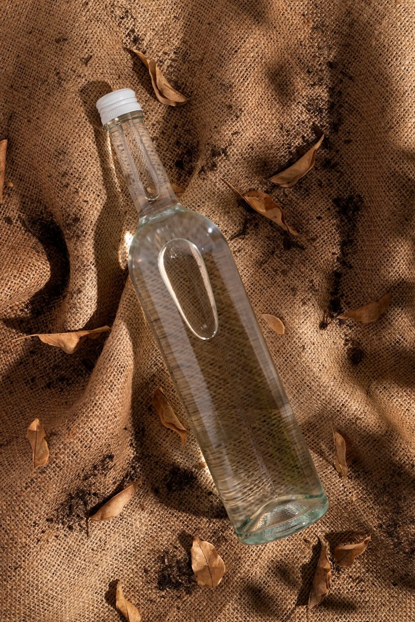 Draufsicht eines nachhaltig produzierten alkoholischen Getränks